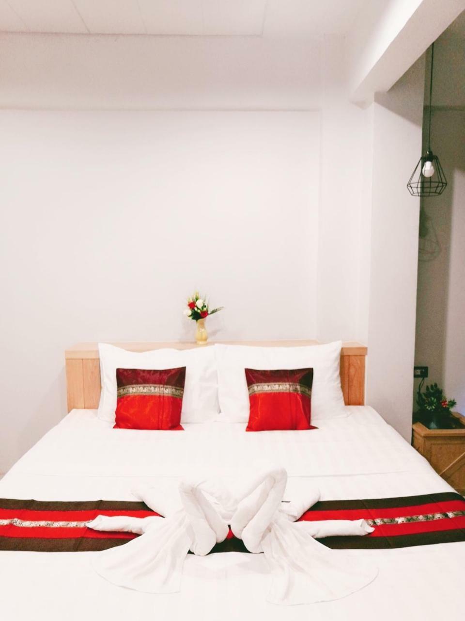 Little Lanna Guesthouse Chiang Mai Bagian luar foto